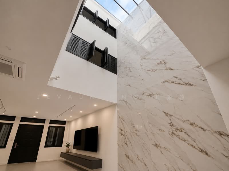 Freehold, Well-Renovated 3-Storey Landed with A&A Done | Move-In Ready | Heart of River Valley, Kim Yam Road / Jalan Mutiara / Jervois Road / Nathan Road / Bishopsgate / Chatsworth Avenue / Mount Echo Park / Institution Hill / Oxley Road / Devonshire Road / Hoot Kiam Road / One Tree Hill / Paterson Hill / Kay Poh Road / Zion Road, 5 Bedrooms, 3,500 sqft, Terraced House For Sale, by Jevaun Ong 王豪骏, 500164219 - Living Room - PropertyGuru.com.sg
