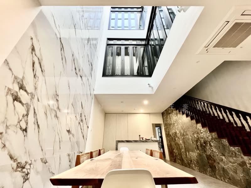 Freehold, Well-Renovated 3-Storey Landed with A&A Done | Move-In Ready | Heart of River Valley, Kim Yam Road / Jalan Mutiara / Jervois Road / Nathan Road / Bishopsgate / Chatsworth Avenue / Mount Echo Park / Institution Hill / Oxley Road / Devonshire Road / Hoot Kiam Road / One Tree Hill / Paterson Hill / Kay Poh Road / Zion Road, 5 Bedrooms, 3,500 sqft, Terraced House For Sale, by Jevaun Ong 王豪骏, 500164219 - Dining Area - PropertyGuru.com.sg