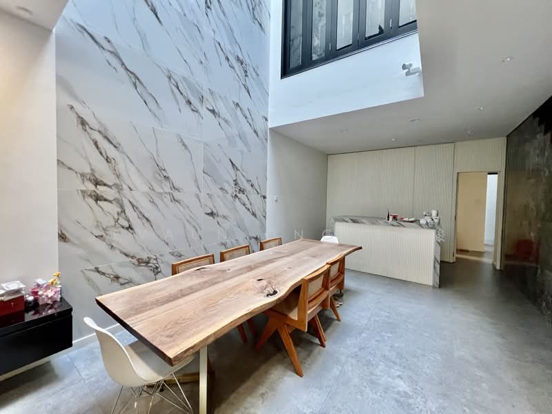 Freehold, Well-Renovated 3-Storey Landed with A&A Done | Move-In Ready | Heart of River Valley, Kim Yam Road / Jalan Mutiara / Jervois Road / Nathan Road / Bishopsgate / Chatsworth Avenue / Mount Echo Park / Institution Hill / Oxley Road / Devonshire Road / Hoot Kiam Road / One Tree Hill / Paterson Hill / Kay Poh Road / Zion Road, 5 Bedrooms, 3,500 sqft, Terraced House For Sale, by Jevaun Ong 王豪骏, 500164219 - Dining Room - PropertyGuru.com.sg