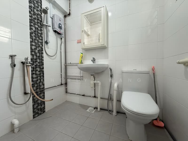 275 Yishun Street 22, 275 Yishun Street 22, Room Rental, 150 sqft, HDB Flat For Rent, by Cherlyn Wang, 500164221 - Master Bathroom - PropertyGuru.com.sg