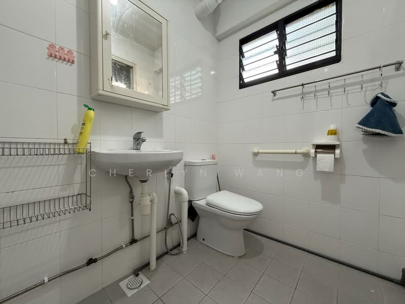275 Yishun Street 22, 275 Yishun Street 22, Room Rental, 150 sqft, HDB Flat For Rent, by Cherlyn Wang, 500164221 - Master Bathroom - PropertyGuru.com.sg