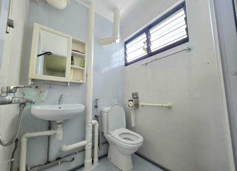 212 Bukit Batok Street 21, 212 Bukit Batok Street 21, 2 Bedrooms, 721 sqft, HDB Flat For Sale, by Wayne Joseph Ong 王伟洋, 500164223 - Bathroom - PropertyGuru.com.sg
