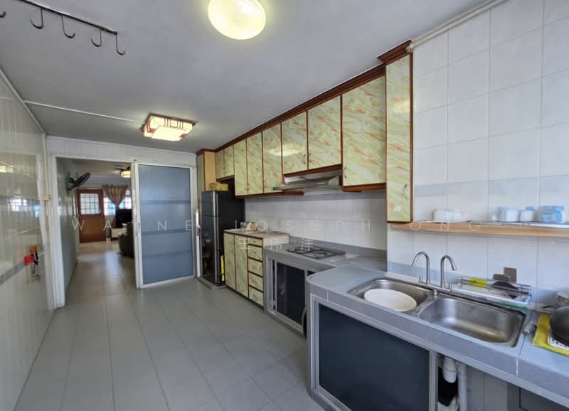 212 Bukit Batok Street 21, 212 Bukit Batok Street 21, 2 Bedrooms, 721 sqft, HDB Flat For Sale, by Wayne Joseph Ong 王伟洋, 500164223 - Kitchen - PropertyGuru.com.sg