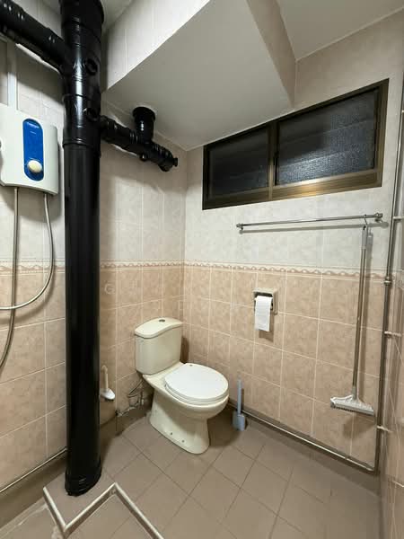 604 Clementi West Street 1, 604 Clementi West Street 1, 3 Bedrooms, 1,238 sqft, HDB Flat For Rent, by Georgina Seow, 500164225 - Bathroom - PropertyGuru.com.sg