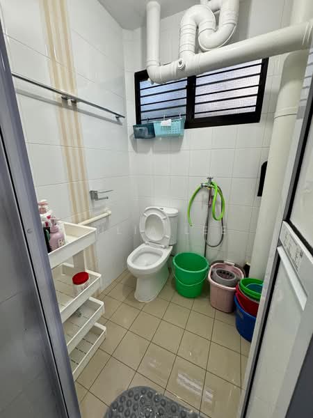 402 Woodlands Street 41, 402 Woodlands Street 41, Room Rental, 190 sqft, HDB Flat For Rent, by Julia Lee, 500164228 - Bathroom - PropertyGuru.com.sg