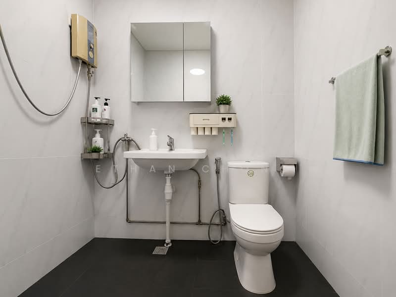 929 Jurong West Street 92, 929 Jurong West Street 92, 3 Bedrooms, 1,109 sqft, HDB Flat For Sale, by Ethan Chong, 500164264 - Bathroom - PropertyGuru.com.sg