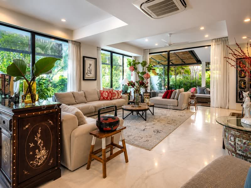 ⭐️ELEVATED HILLTOP W/ UNBLOCKED VIEW | CUL-DE-SAC | NAMLY PRECINCT | RENOVATED | PRICED TO SELL⭐️, Namly Place Shamrock Park Grove Avenue Garden Rise Ming Teck Sixth Avenue Jalan Haji Alias Coronation Lim Tai See Allamanda Ampang Siantan Duchess Lantana Lasia Maple Oak Cypress Redwood Elm Fir Lemon Lily Lotus Holland Henry Sinai Moonbeam Jelita, 5 Bedrooms, 5,000 sqft, Detached House For Sale, by Damian Tan 陈係赈, 500164273 - Living Room - PropertyGuru.com.sg