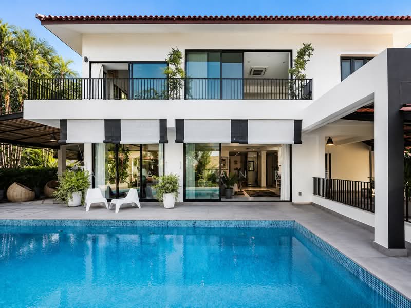 ⭐️ELEVATED HILLTOP W/ UNBLOCKED VIEW | CUL-DE-SAC | NAMLY PRECINCT | RENOVATED | PRICED TO SELL⭐️, Namly Place Shamrock Park Grove Avenue Garden Rise Ming Teck Sixth Avenue Jalan Haji Alias Coronation Lim Tai See Allamanda Ampang Siantan Duchess Lantana Lasia Maple Oak Cypress Redwood Elm Fir Lemon Lily Lotus Holland Henry Sinai Moonbeam Jelita, 5 Bedrooms, 5,000 sqft, Detached House For Sale, by Damian Tan 陈係赈, 500164273 - Pool - PropertyGuru.com.sg