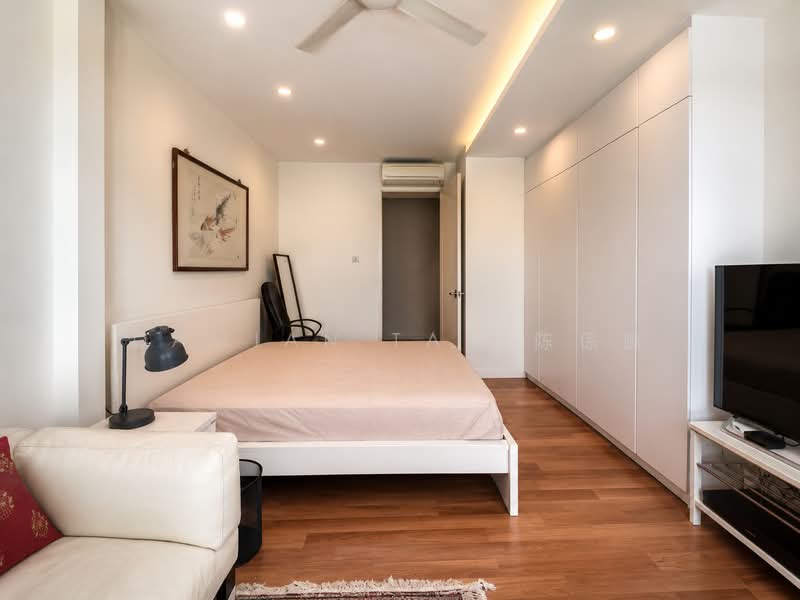 ⭐️ELEVATED HILLTOP W/ UNBLOCKED VIEW | CUL-DE-SAC | NAMLY PRECINCT | RENOVATED | PRICED TO SELL⭐️, Namly Place Shamrock Park Grove Avenue Garden Rise Ming Teck Sixth Avenue Jalan Haji Alias Coronation Lim Tai See Allamanda Ampang Siantan Duchess Lantana Lasia Maple Oak Cypress Redwood Elm Fir Lemon Lily Lotus Holland Henry Sinai Moonbeam Jelita, 5 Bedrooms, 5,000 sqft, Detached House For Sale, by Damian Tan 陈係赈, 500164273 - Bedroom - PropertyGuru.com.sg