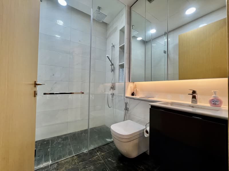 Freehold Fire Sale @ Prime District 9. Selling way below valuation. Sincere seller, , 2 Bedrooms, 775 sqft, Condominium For Sale, by Jevaun Ong 王豪骏, 500164275 - Bathroom - PropertyGuru.com.sg