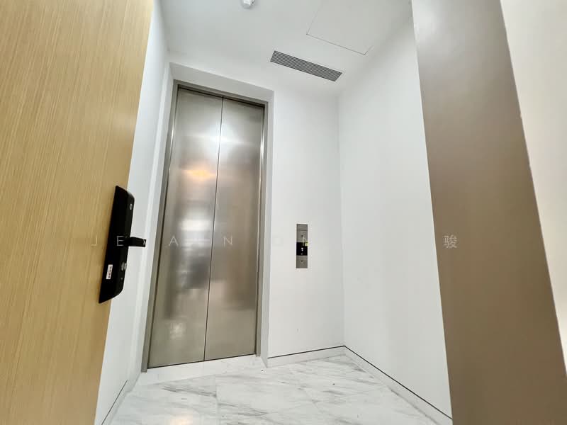 Freehold Fire Sale @ Prime District 9. Selling way below valuation. Sincere seller, , 2 Bedrooms, 775 sqft, Condominium For Sale, by Jevaun Ong 王豪骏, 500164275 - Private Lift - PropertyGuru.com.sg