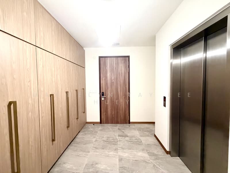 Belgravia Ace, 100 Belgravia Drive, 5 Bedrooms, 4,058 sqft, Semi-Detached House For Rent, by Macdelyn Tay Lee Huey, 500164277 - Entrance - PropertyGuru.com.sg