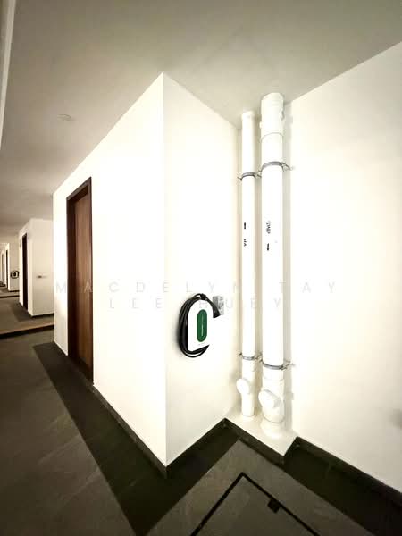 Belgravia Ace, 100 Belgravia Drive, 5 Bedrooms, 4,058 sqft, Semi-Detached House For Rent, by Macdelyn Tay Lee Huey, 500164277 - Corridor - PropertyGuru.com.sg