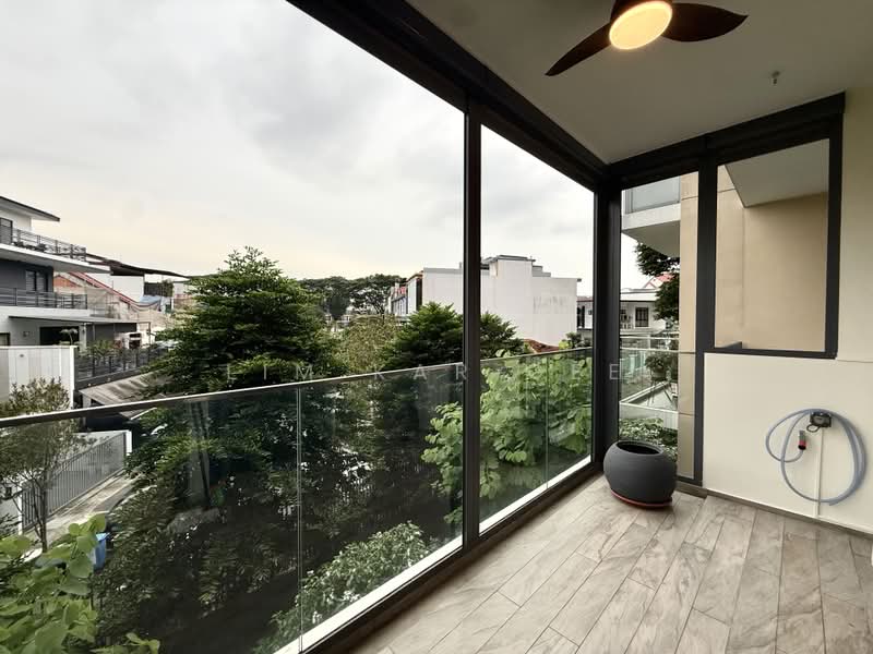 The Gazania, 5 How Sun Drive, 2 Bedrooms, 700 sqft, Condominium For Sale, by Lim Kar Gee, 500164279 - Balcony - PropertyGuru.com.sg