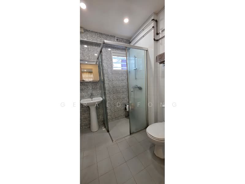 662B Edgedale Plains, 662B Edgedale Plains, 3 Bedrooms, 990 sqft, HDB Flat For Sale, by Gerald Fong, 500164281 - Bathroom - PropertyGuru.com.sg
