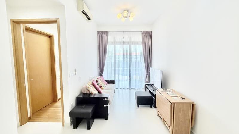 Auralis, 587 East Coast Road, East Coast / Marine Parade, 2 Bedrooms, 732 sqft, Condominium For Sale, by Eric See, 500164285 - Living Room - PropertyGuru.com.sg