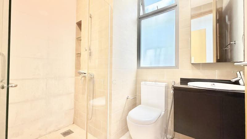Auralis, 587 East Coast Road, East Coast / Marine Parade, 2 Bedrooms, 732 sqft, Condominium For Sale, by Eric See, 500164285 - EnSuite Bathroom - PropertyGuru.com.sg