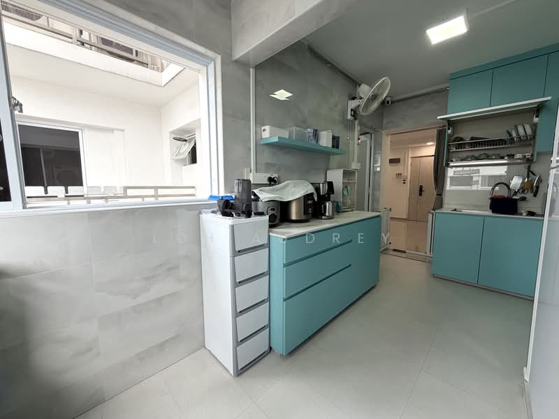 335 Sembawang Close, 335 Sembawang Close, 4 Bedrooms, 1,302 sqft, HDB Flat For Sale, by Loh Audrey, 500164289 - Kitchen - PropertyGuru.com.sg