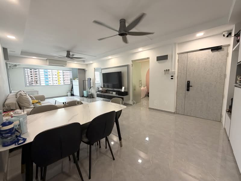 335 Sembawang Close, 335 Sembawang Close, 4 Bedrooms, 1,302 sqft, HDB Flat For Sale, by Loh Audrey, 500164289 - Living Room - PropertyGuru.com.sg