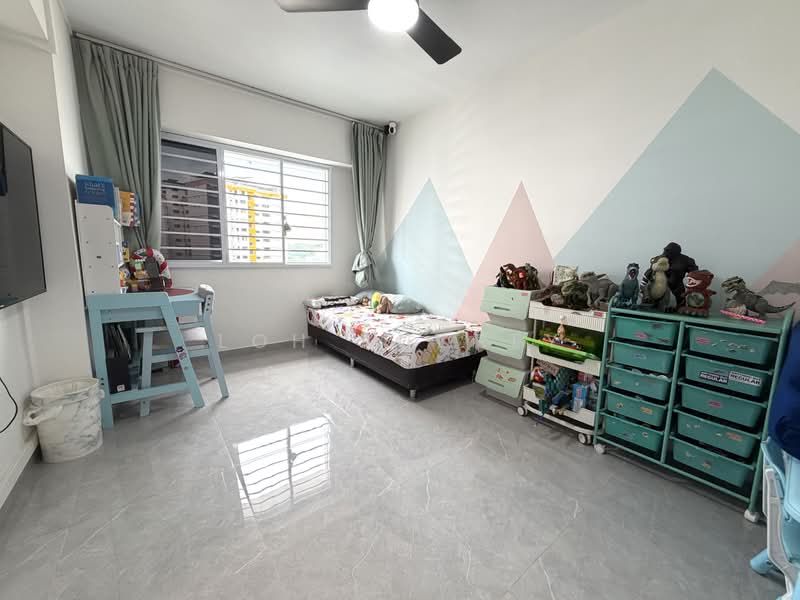 335 Sembawang Close, 335 Sembawang Close, 4 Bedrooms, 1,302 sqft, HDB Flat For Sale, by Loh Audrey, 500164289 - Bedroom - PropertyGuru.com.sg