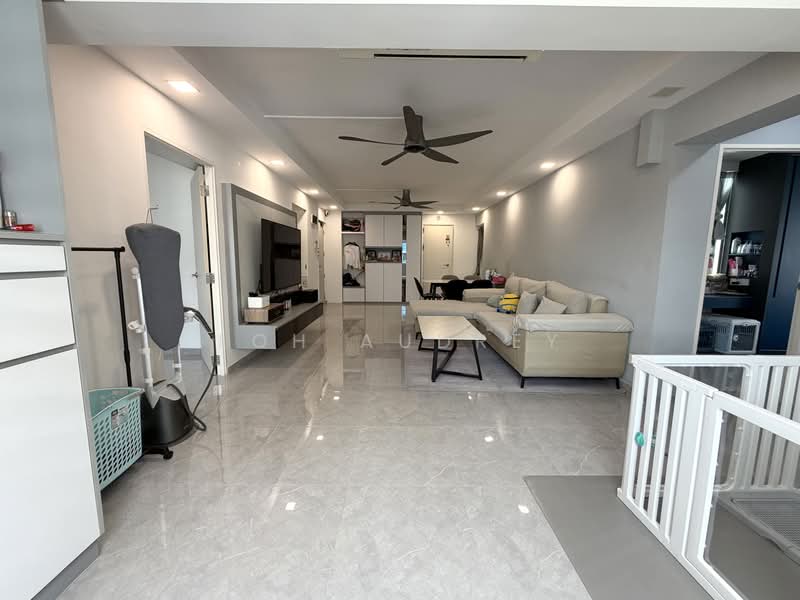 335 Sembawang Close, 335 Sembawang Close, 4 Bedrooms, 1,302 sqft, HDB Flat For Sale, by Loh Audrey, 500164289 - Living Room - PropertyGuru.com.sg