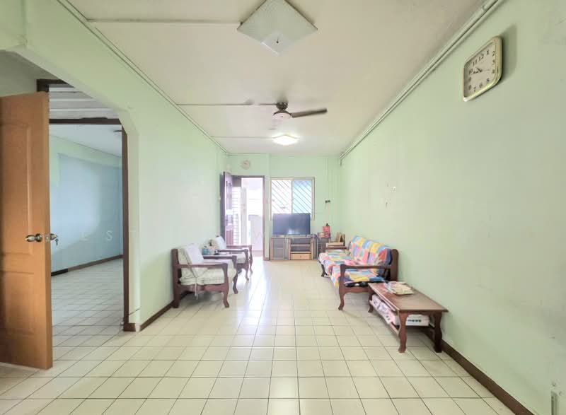 44 Teban Gardens Road, 44 Teban Gardens Road, 2 Bedrooms, 731 sqft, HDB Flat For Sale, by Esther Wang 王芝茵, 500164296 - Living Room - PropertyGuru.com.sg