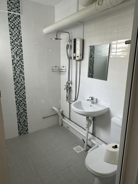 510 Jurong West Street 52, 510 Jurong West Street 52, 2 Bedrooms, 796 sqft, HDB Flat For Rent, by Vincent Liu, 500164302 - Bathroom - PropertyGuru.com.sg