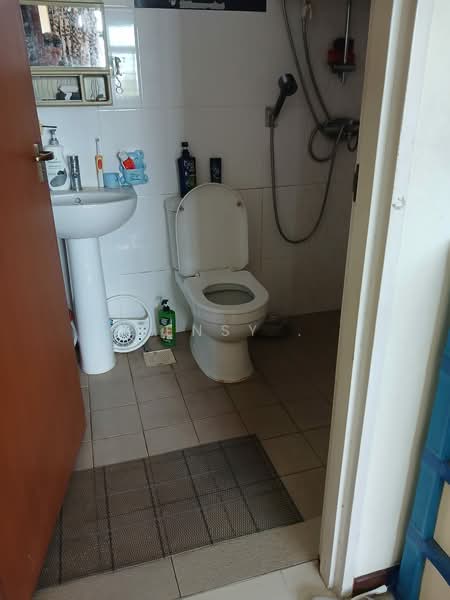 506C Yishun Avenue 4, 506C Yishun Avenue 4, 3 Bedrooms, 1,001 sqft, HDB Flat For Sale, by Kensy ., 500164312 - Bathroom - PropertyGuru.com.sg