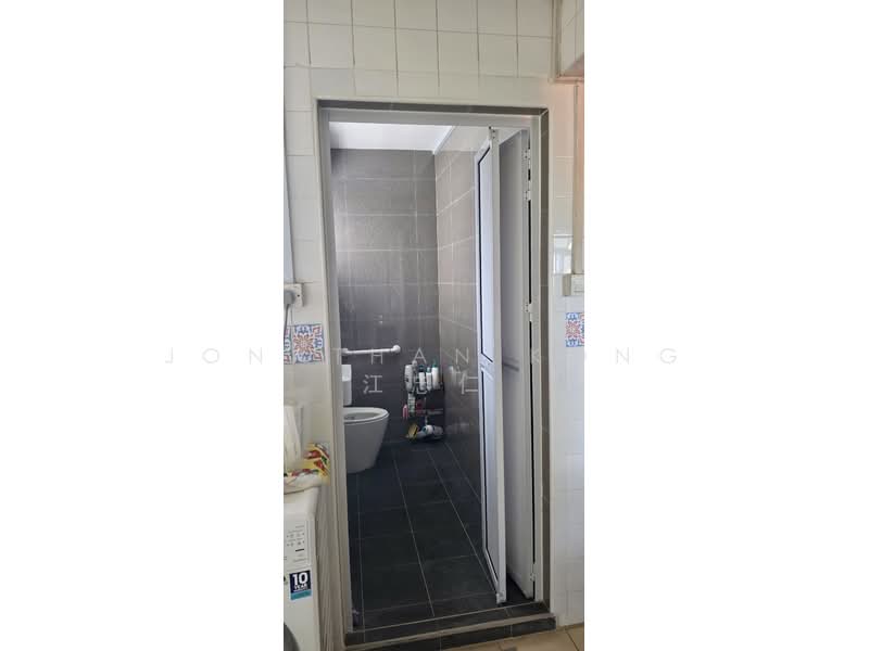 254 Choa Chu Kang Avenue 2, 254 Choa Chu Kang Avenue 2, 3 Bedrooms, 1,313 sqft, HDB Flat For Sale, by Jonathan Kong 江忠仁, 500164315 - Bathroom - PropertyGuru.com.sg
