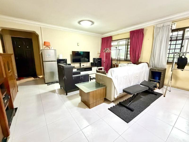 254 Choa Chu Kang Avenue 2, 254 Choa Chu Kang Avenue 2, 3 Bedrooms, 1,313 sqft, HDB Flat For Sale, by Jonathan Kong 江忠仁, 500164315 - Living Room - PropertyGuru.com.sg
