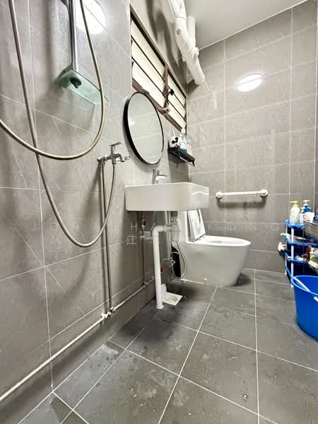 254 Choa Chu Kang Avenue 2, 254 Choa Chu Kang Avenue 2, 3 Bedrooms, 1,313 sqft, HDB Flat For Sale, by Jonathan Kong 江忠仁, 500164315 - Bathroom - PropertyGuru.com.sg