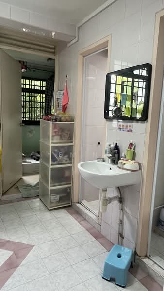 118 Lorong 1 Toa Payoh, 118 Lorong 1 Toa Payoh, 2 Bedrooms, 64 sqft, HDB Flat For Sale, by Yen Ng, 500164320 - Utility room - PropertyGuru.com.sg