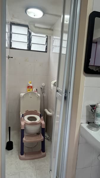 118 Lorong 1 Toa Payoh, 118 Lorong 1 Toa Payoh, 2 Bedrooms, 64 sqft, HDB Flat For Sale, by Yen Ng, 500164320 - Toilet  - PropertyGuru.com.sg