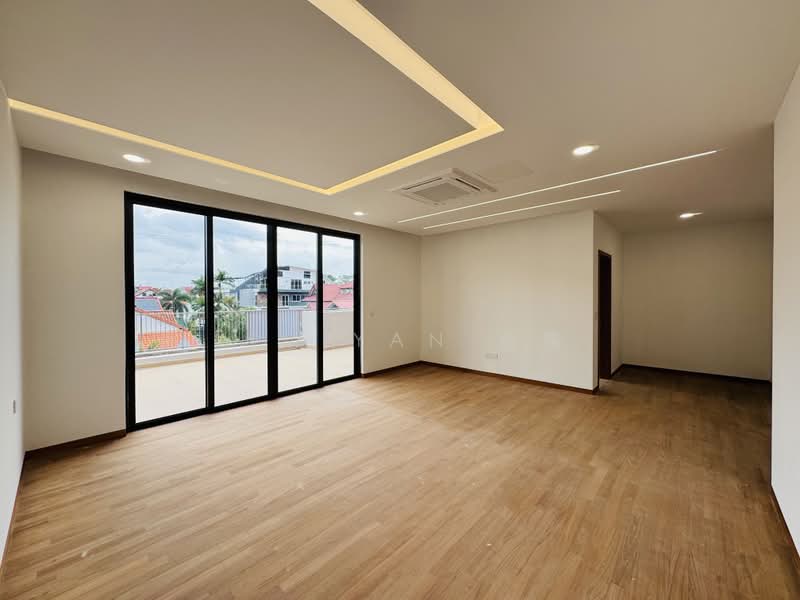 Brand New Freehold Semi-D, 4 levels with Lift, park 3 cars inside, Changi Height - call 8130 3636 to view!, 5 Bedrooms, 5,443 sqft, Semi-Detached House For Sale, by Kim Yan 金燕, 500164321 - Interior - PropertyGuru.com.sg