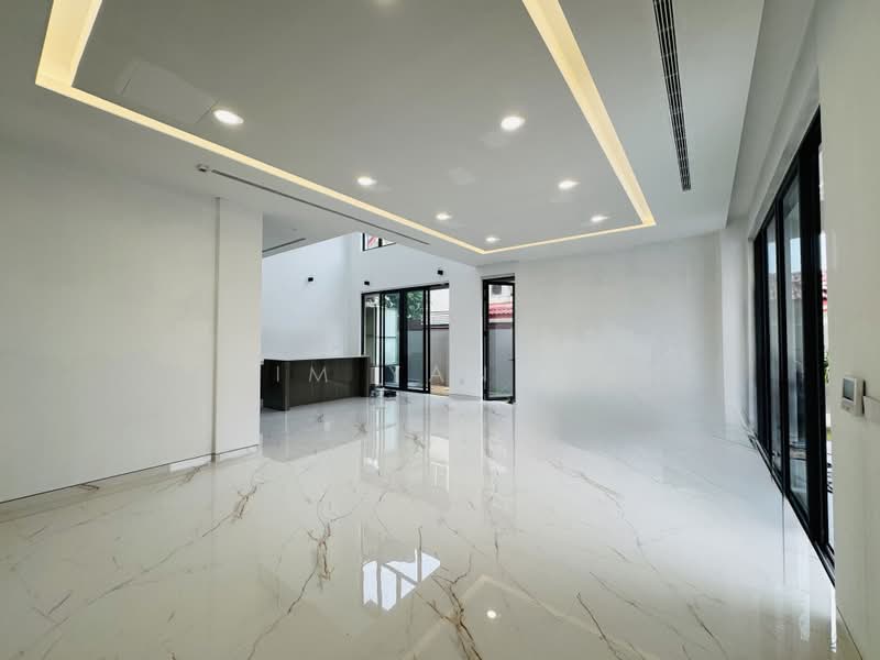 Brand New Freehold Semi-D, 4 levels with Lift, park 3 cars inside, Changi Height - call 8130 3636 to view!, 5 Bedrooms, 5,443 sqft, Semi-Detached House For Sale, by Kim Yan 金燕, 500164321 - Interior - PropertyGuru.com.sg