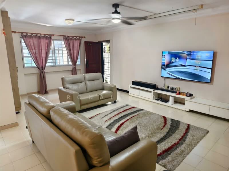 555 Jurong West Street 42, 555 Jurong West Street 42, 3 Bedrooms, 1,431 sqft, HDB Flat For Sale, by Ronald Ho, 500164327 - Living Room - PropertyGuru.com.sg