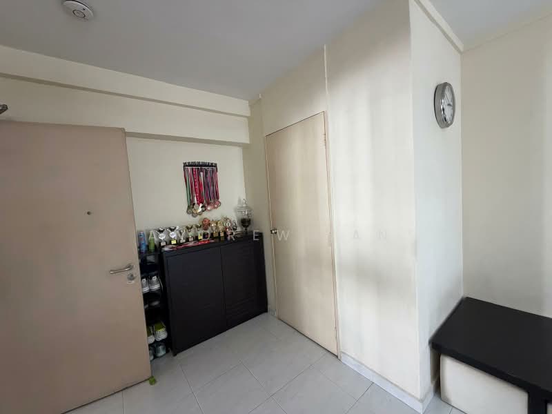 880 Woodlands Street 82, 880 Woodlands Street 82, 4 Bedrooms, 1,345 sqft, HDB Flat For Sale, by Andrew Tan, 500164341 - Entrance - PropertyGuru.com.sg
