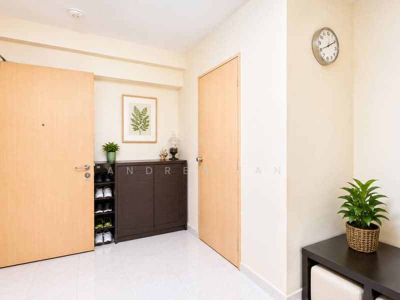 880 Woodlands Street 82, 880 Woodlands Street 82, 4 Bedrooms, 1,345 sqft, HDB Flat For Sale, by Andrew Tan, 500164341 - Entrance - PropertyGuru.com.sg