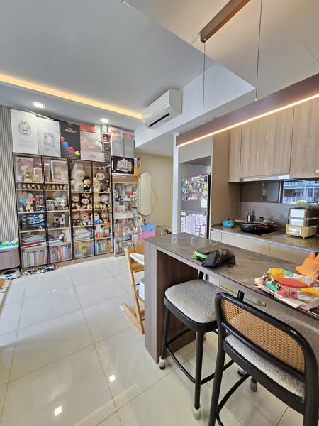The Jovell, 13 Flora Drive, 2 Bedrooms, 635 sqft, Condominium For Sale, by Sing Seet Soon Reon, 500164346 - Living Room - PropertyGuru.com.sg