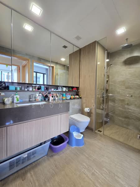 The Jovell, 13 Flora Drive, 2 Bedrooms, 635 sqft, Condominium For Sale, by Sing Seet Soon Reon, 500164346 - Bathroom - PropertyGuru.com.sg