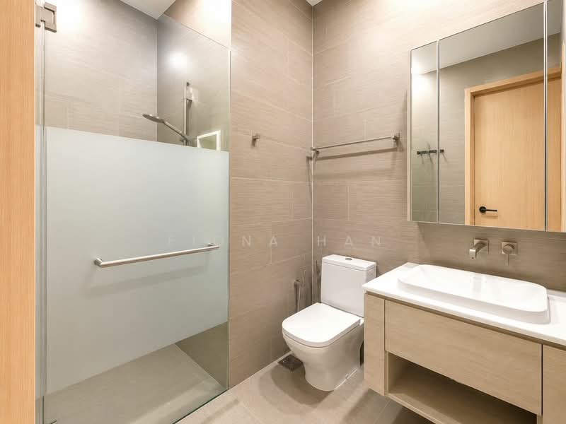 The Crest, 101 Prince Charles Crescent, 4 Bedrooms, 1,873 sqft, Condominium For Rent, by Fiona Han, 500164357 - Bathroom - PropertyGuru.com.sg