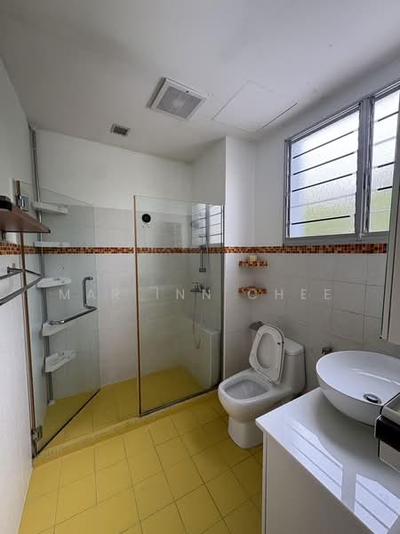 Orchid Apartment, 42-42C Eng Neo Avenue, 1 Bedroom, 200 sqft, Apartment For Rent, by Mar Inn Chee, 500164361 - Bathroom - PropertyGuru.com.sg