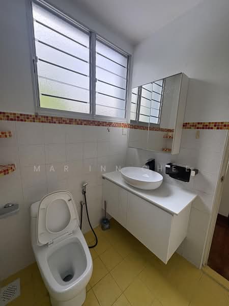 Orchid Apartment, 42-42C Eng Neo Avenue, 1 Bedroom, 200 sqft, Apartment For Rent, by Mar Inn Chee, 500164361 - Bathroom - PropertyGuru.com.sg