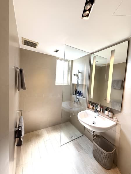 Harbour View Towers, 21 Telok Blangah Drive, 3 Bedrooms, 1,615 sqft, Condominium For Sale, by Lisa Koh, 500164365 - Bathroom - PropertyGuru.com.sg
