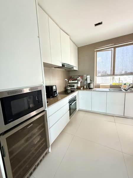 Harbour View Towers, 21 Telok Blangah Drive, 3 Bedrooms, 1,615 sqft, Condominium For Sale, by Lisa Koh, 500164365 - Kitchen - PropertyGuru.com.sg