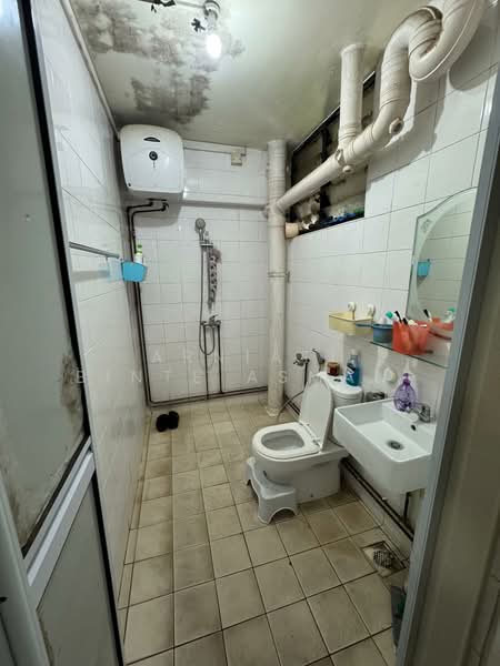 288E Bukit Batok Street 25, 288E Bukit Batok Street 25, Room Rental, 150 sqft, HDB Flat For Rent, by Arniati Binte Asmani, 500164378 - Bathroom - PropertyGuru.com.sg