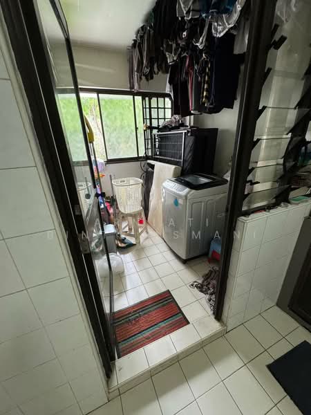 288E Bukit Batok Street 25, 288E Bukit Batok Street 25, Room Rental, 150 sqft, HDB Flat For Rent, by Arniati Binte Asmani, 500164378 - Service yard - PropertyGuru.com.sg