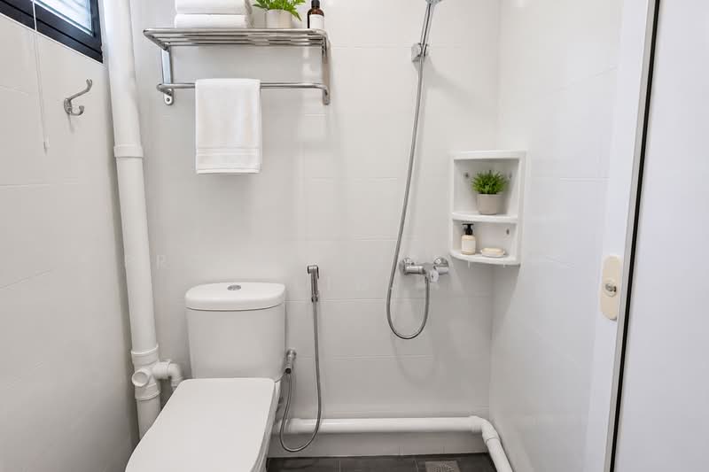 359 Clementi Avenue 2, 359 Clementi Avenue 2, 3 Bedrooms, 990 sqft, HDB Flat For Sale, by KOH YONG JIAN, 500164380 - Bathroom - PropertyGuru.com.sg
