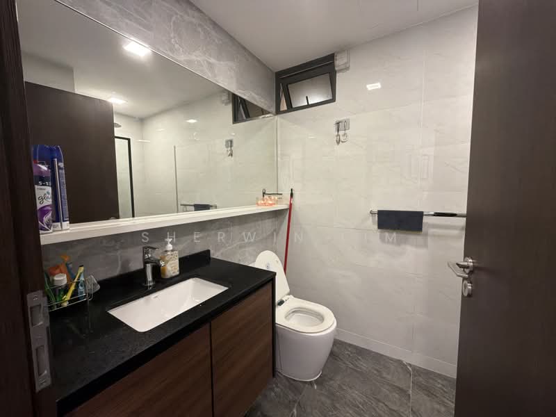 The Brownstone, 160 Canberra Drive, 3 Bedrooms, 990 sqft, Executive Condominium For Sale, by Sherwin Lim, 500164394 - Bathroom - PropertyGuru.com.sg