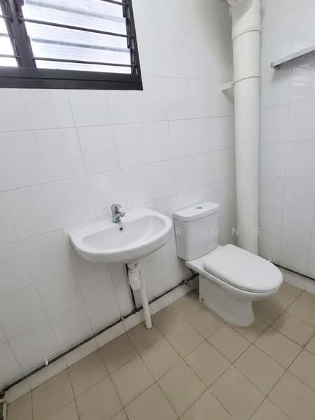 630 Hougang Avenue 8, 630 Hougang Avenue 8, 3 Bedrooms, 904 sqft, HDB Flat For Sale, by Jennifer Ong, 500164410 - Bathroom - PropertyGuru.com.sg